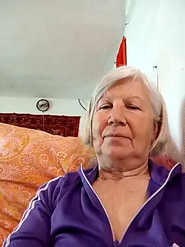 KlaudiaDarling online show from April 15, 2026, 2:24 pm