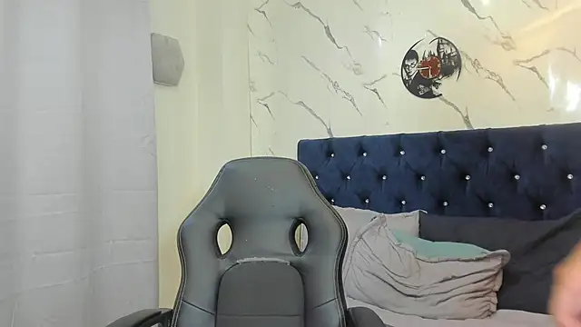 Snapshot of asher_lux chatting on April 30, 2026, 7:53 pm asher lux online show from April 30, 2026, 7:53 pm