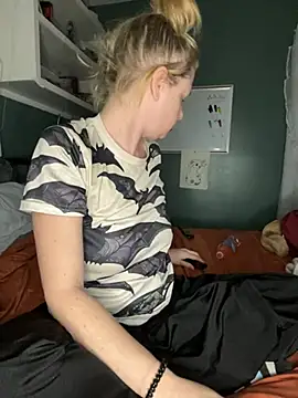 Snapshot of Autumn_paige chatting on February 12, 2026, 12:38 am Autumn paige online show from February 12, 2026, 12:38 am