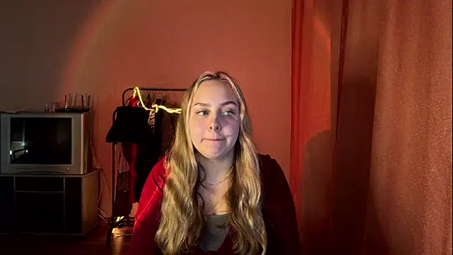 Snapshot of ZoraDearmon chatting on March 3, 2026, 7:42 pm ZoraDearmon online show from March 3, 2026, 7:42 pm