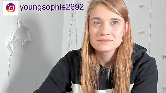 YoungSophie online show from May 19, 2026, 3:07 pm