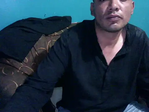 latinomoreno95 online show from May 16, 2026, 12:40 am