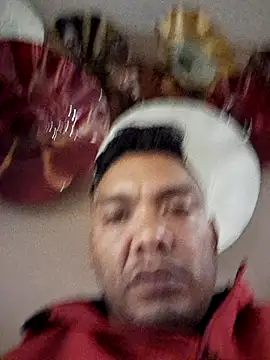 latinomoreno95 online show from May 28, 2026, 5:27 am