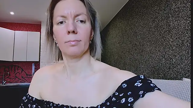 Amanda Luxe online show from March 4, 2026, 3:12 am