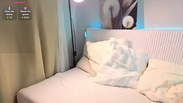 SmolCutie online show from March 12, 2026, 4:18 am