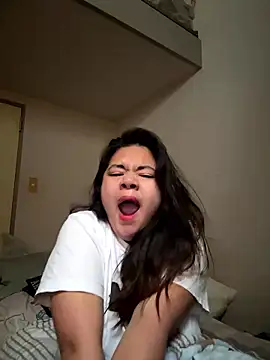 Snapshot of Allie_143 chatting on January 10, 2026, 11:20 pm Allie 143 online show from January 10, 2026, 11:20 pm