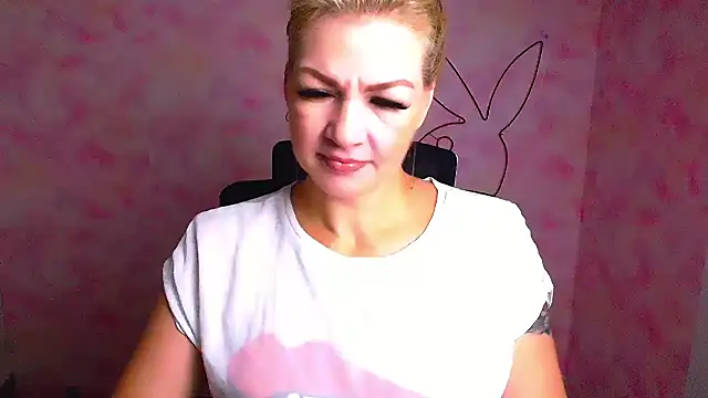 Snapshot of Madonna_Fire chatting on July 13, 2026, 5:43 am Madonna Fire online show from July 13, 2026, 5:43 am