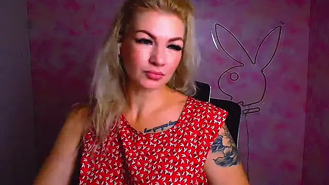 Snapshot of Madonna_Fire chatting on August 3, 2026, 5:39 am Madonna Fire online show from August 3, 2026, 5:39 am