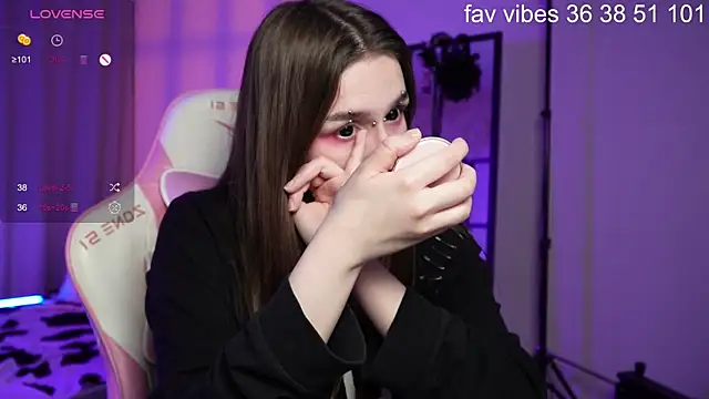Snapshot of Alice_Goth chatting on June 19, 2026, 4:50 am Alice Goth online show from June 19, 2026, 4:50 am