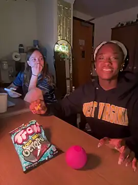 CookiesNcreaming online show from February 25, 2026, 4:55 am