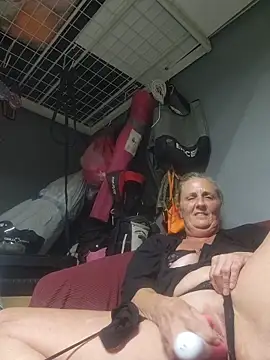 HotAzMilf online show from April 14, 2026, 3:18 pm