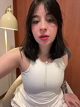 evelynrosess1 online show from June 25, 2026, 2:11 am