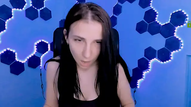 sweetie chloe  online show from April 3, 2026, 8:56 am