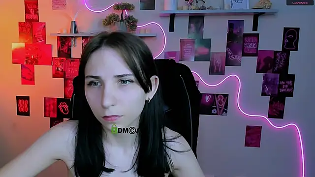 sweetie chloe  online show from April 22, 2026, 8:50 am