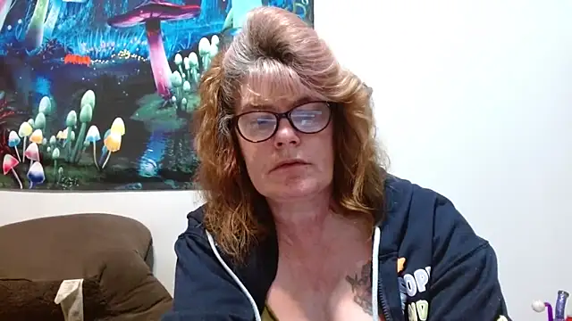 ladylavende3 online show from February 10, 2026, 11:14 am