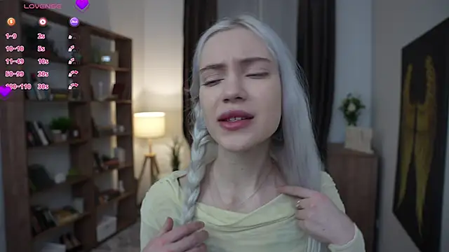 KristalCrowner online show from March 5, 2026, 7:10 pm