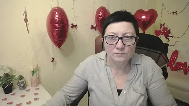 EmilyL0ve online show from February 2, 2026, 6:28 pm