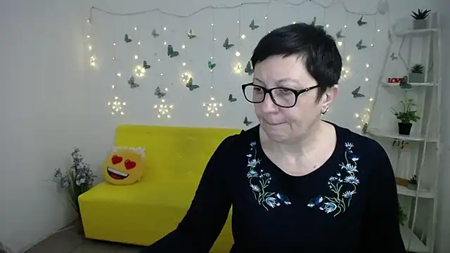 EmilyL0ve online show from March 28, 2026, 6:13 am