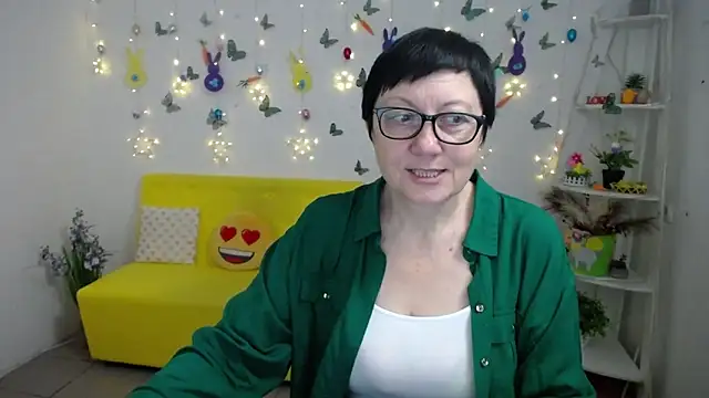 EmilyL0ve online show from April 9, 2026, 5:18 am