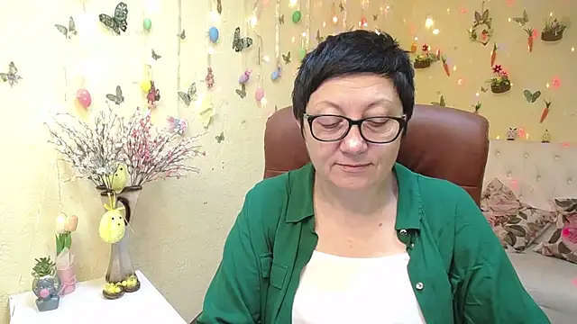 EmilyL0ve online show from April 12, 2026, 5:23 am