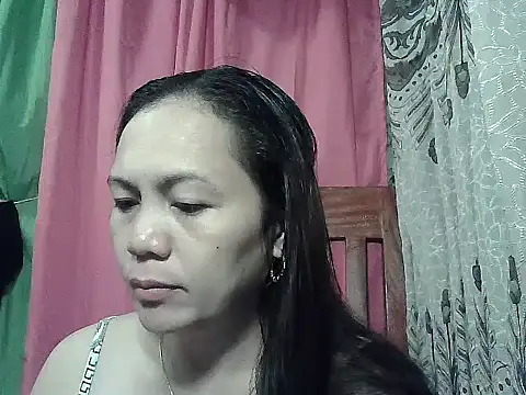 prettymomma24xx online show from April 21, 2026, 7:06 pm