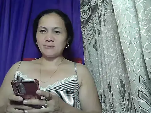 prettymomma24xx online show from June 19, 2026, 7:50 pm