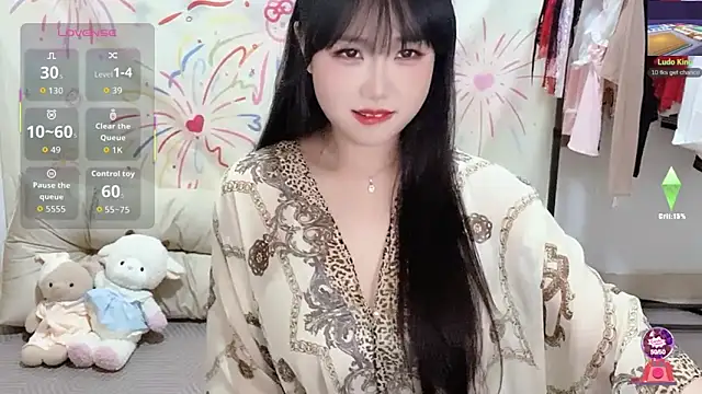 xiaoguai99 online show from April 29, 2026, 1:04 pm