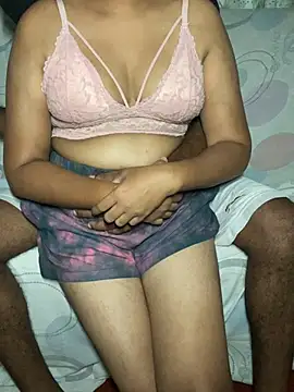 Snapshot of J-hens90 chatting on April 15, 2026, 6:04 pm J-hens90 online show from April 15, 2026, 6:04 pm