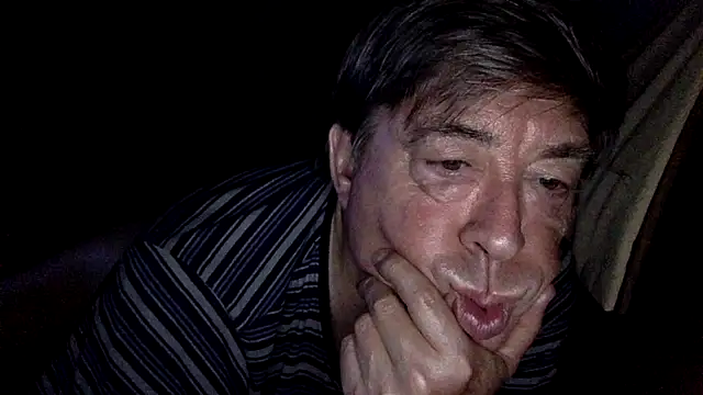 alfredo10011 online show from June 17, 2026, 12:13 am