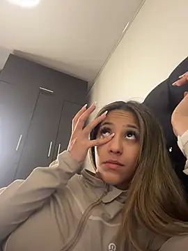 vicky bass  online show from February 13, 2026, 2:40 am