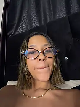 vicky bass  online show from June 19, 2026, 3:00 am