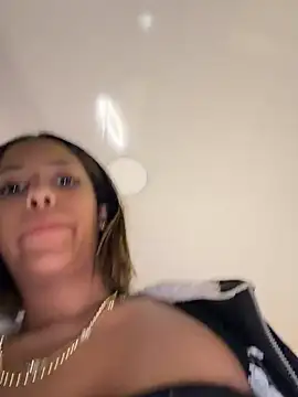 vicky bass  online show from June 24, 2026, 1:48 am