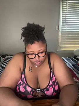 Chocolatebunnyxx96 online show from April 17, 2026, 3:04 pm
