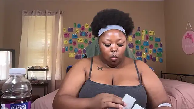 Chocolatebunnyxx96 online show from July 14, 2026, 4:45 pm