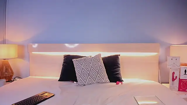 Denightjones online show from April 8, 2026, 4:01 am