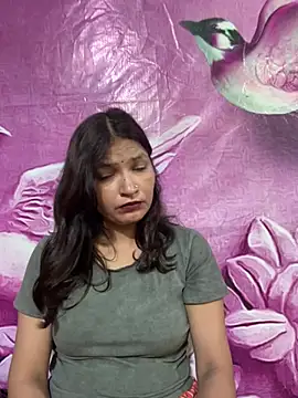 Snapshot of Priyaa_1433 chatting on August 1, 2026, 7:24 pm Priyaa 1433 online show from August 1, 2026, 7:24 pm