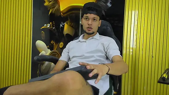 Snapshot of Lucas_hot_20 chatting on January 17, 2026, 5:23 am Lucas hot 20 online show from January 17, 2026, 5:23 am