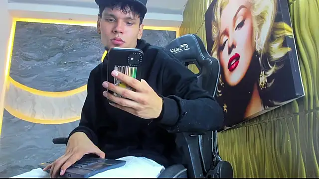 Snapshot of Lucas_hot_20 chatting on January 19, 2026, 8:07 am Lucas hot 20 online show from January 19, 2026, 8:07 am