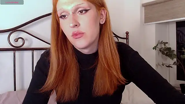 Snapshot of LunaBl1ss chatting on February 3, 2026, 6:22 am LunaBl1ss online show from February 3, 2026, 6:22 am