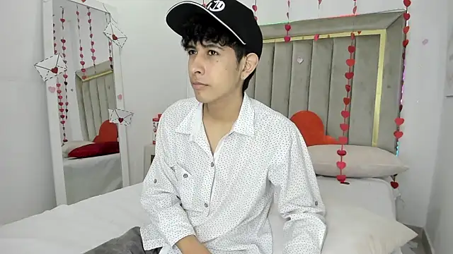 julian xx online show from February 16, 2026, 7:43 pm