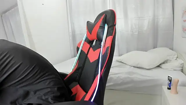 julian xx online show from March 19, 2026, 7:07 pm