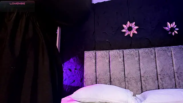 ThaliaBrookss  online show from April 3, 2026, 6:11 am