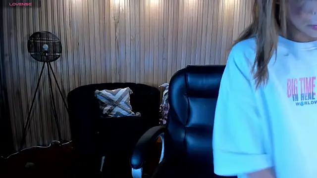 Snapshot of KayraLanne chatting on July 18, 2026, 3:54 am KayraLanne online show from July 18, 2026, 3:54 am