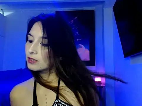 Almaglow  online show from March 18, 2026, 7:50 pm