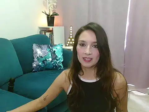Snapshot of Almaglow_ chatting on April 22, 2026, 7:48 pm Almaglow online show from April 22, 2026, 7:48 pm