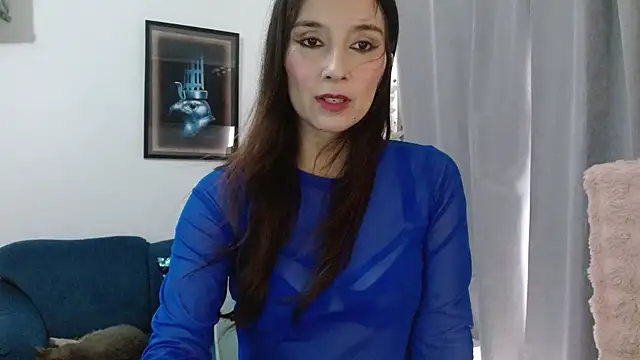 Snapshot of Almaglow_ chatting on May 27, 2026, 5:21 pm Almaglow online show from May 27, 2026, 5:21 pm