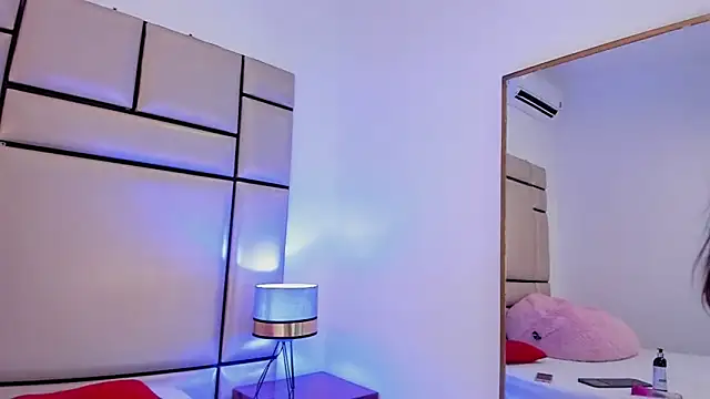 alejandra loppez online show from February 3, 2026, 8:25 pm