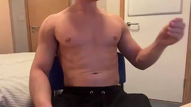 Snapshot of Tommy2165 chatting on February 20, 2026, 7:58 pm Tommy2165 online show from February 20, 2026, 7:58 pm