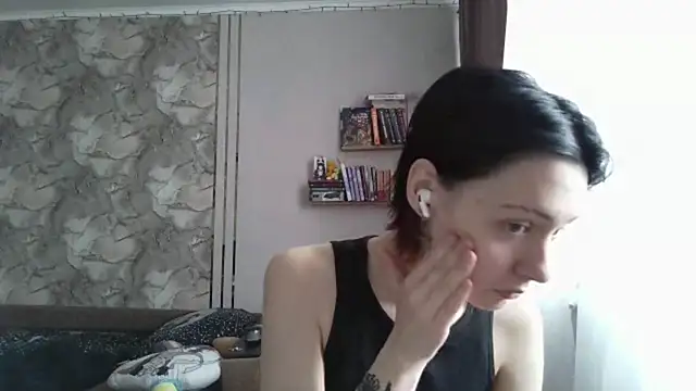 LxayBloom online show from February 10, 2026, 9:57 am