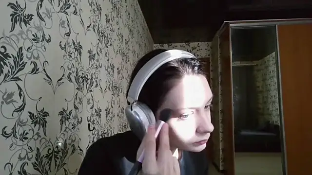 LxayBloom online show from March 29, 2026, 5:29 am